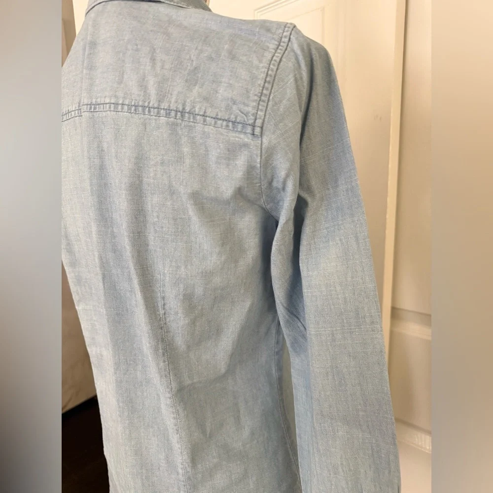 J.Crew Chambray Shirt XS Light Wash Button Down Cotton Denim Top - Picture 6 of 10